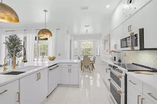 4146 Westbourne Cir, Sarasota, FL 34238 - Photo 7