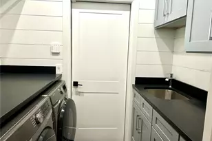 7448 39th Ct E, Sarasota, FL 34243 - Photo 45