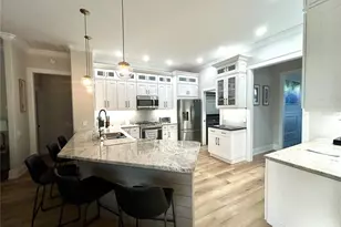 7448 39th Ct E, Sarasota, FL 34243 - Photo 9