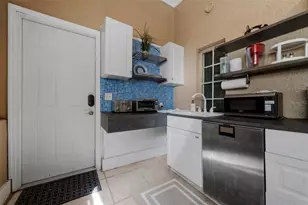 344 N Lantana Ave N, Sarasota, FL 34243 - Photo 17