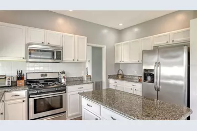 12339 Hollybush Terrace, Lakewood Ranch, FL 34202 - Photo 17