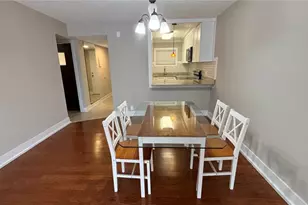 2763 Woodgate Ln, Sarasota, FL 34231 - Photo 9