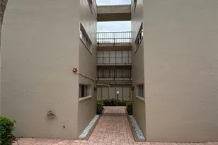 2763 Woodgate Ln, Sarasota, FL 34231 - Photo 33