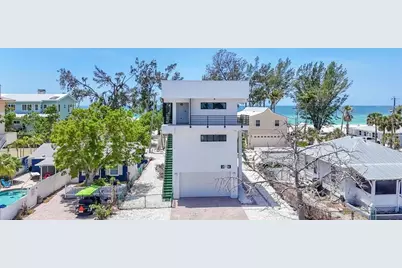 2918 Avenue E, Holmes Beach, FL 34217 - Photo 1