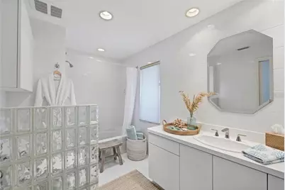 2918 Avenue E, Holmes Beach, FL 34217 - Photo 17