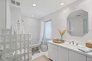 2918 Avenue E, Holmes Beach, FL 34217 - Photo 17