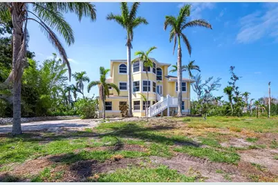 9315 9th Avenue NW, Bradenton, FL 34209 - Photo 1