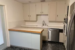 2415 Pelican Dr, Sarasota, FL 34237 - Photo 7