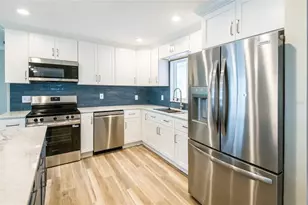 1900 Benjamin Franklin Dr, Sarasota, FL 34236 - Photo 3