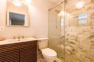 1900 Benjamin Franklin Dr, Sarasota, FL 34236 - Photo 15