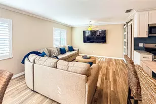 1900 Benjamin Franklin Dr, Sarasota, FL 34236 - Photo 9