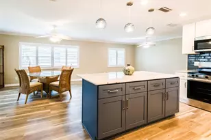 1900 Benjamin Franklin Dr, Sarasota, FL 34236 - Photo 5