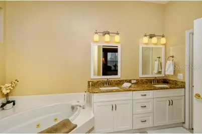 9480 Forest Hills Circle, Sarasota, FL 34238 - Photo 21