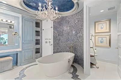 2251 Gulf Of Mexico Drive #203, Longboat Key, FL 34228 - Photo 5