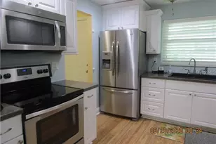 3663 Longmeadow, Sarasota, FL 34235 - Photo 7