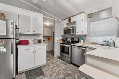 6710 36th Avenue E #322, Palmetto, FL 34221 - Photo 11