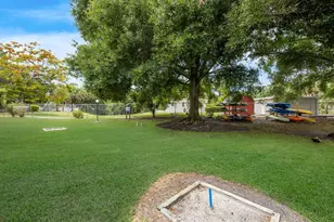 4015 Lake Bayshore Dr, Bradenton, FL 34205 - Photo 33