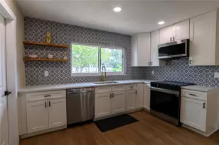 8808 44th Ave Dr W, Bradenton, FL 34210 - Photo 3