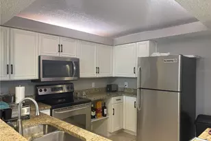 2755 Coconut Bay Ln, Sarasota, FL 34237 - Photo 11