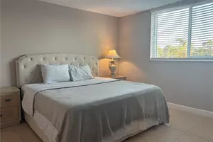 2755 Coconut Bay Ln, Sarasota, FL 34237 - Photo 17