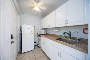 3662 Bonaventure Ct, Sarasota, FL 34243 - Photo 37