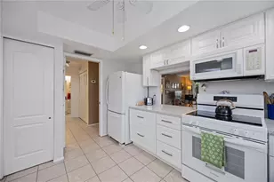 3662 Bonaventure Ct, Sarasota, FL 34243 - Photo 13