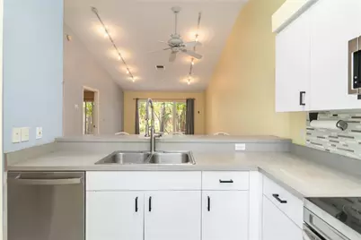 642 N Jefferson Avenue #13, Sarasota, FL 34237 - Photo 9