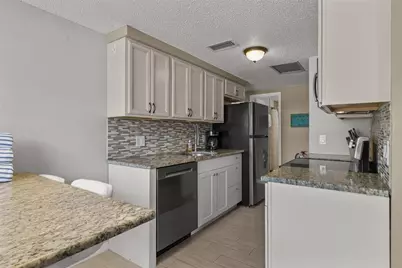 208 Peacock Lane, Holmes Beach, FL 34217 - Photo 9