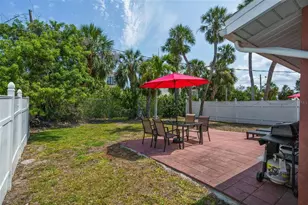 208 Peacock Ln, Holmes Beach, FL 34217 - Photo 23