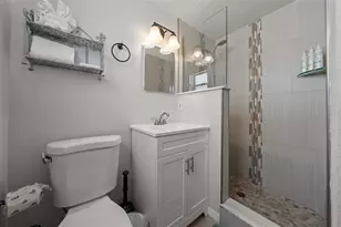 208 Peacock Ln, Holmes Beach, FL 34217 - Photo 17