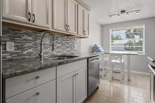 208 Peacock Ln, Holmes Beach, FL 34217 - Photo 29
