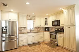 802 Capri Isles Blvd, Venice, FL 34292 - Photo 7