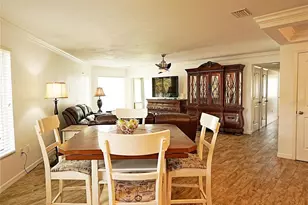 802 Capri Isles Blvd, Venice, FL 34292 - Photo 9