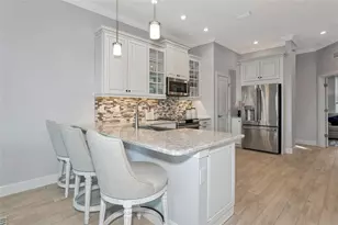 5561 Cannes Cir, Sarasota, FL 34231 - Photo 9