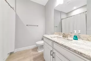 5561 Cannes Cir, Sarasota, FL 34231 - Photo 27