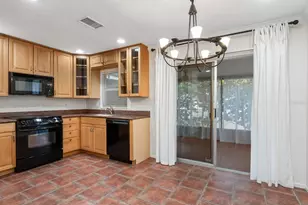 635 N Jefferson Ave, Sarasota, FL 34237 - Photo 7