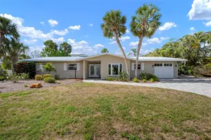 602 Baronet Ln, Holmes Beach, FL 34217 - Photo 3