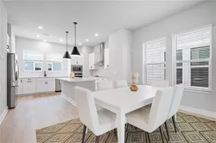 2408 Ezzell Ct, Sarasota, FL 34237 - Photo 7