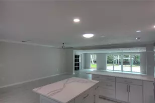 306 Island Cir, Sarasota, FL 34242 - Photo 7