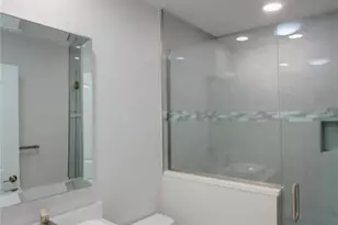 306 Island Cir, Sarasota, FL 34242 - Photo 9