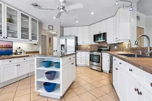 5420 Eagles Point Cir, Sarasota, FL 34231 - Photo 19