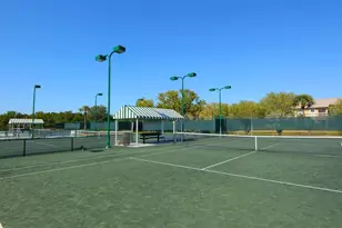 5420 Eagles Point Cir, Sarasota, FL 34231 - Photo 45