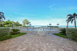 19 Whispering Sands Dr, Sarasota, FL 34242 - Photo 31