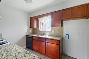 2704 Hidden Lake Blvd, Sarasota, FL 34237 - Photo 9