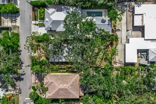 1677 Hyde Park St, Sarasota, FL 34239 - Photo 3