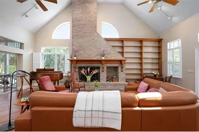 512 77th Street, Holmes Beach, FL 34217 - Photo 3