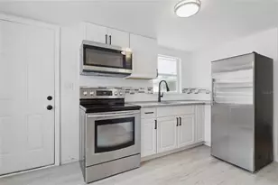 2652 26th St, Sarasota, FL 34234 - Photo 5