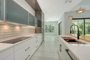 1607 Flower Dr, Sarasota, FL 34239 - Photo 31