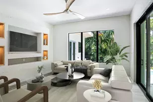 1607 Flower Dr, Sarasota, FL 34239 - Photo 23