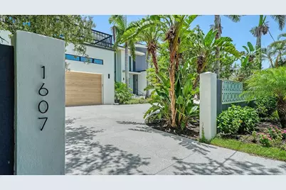 1607 Flower Drive, Sarasota, FL 34239 - Photo 15